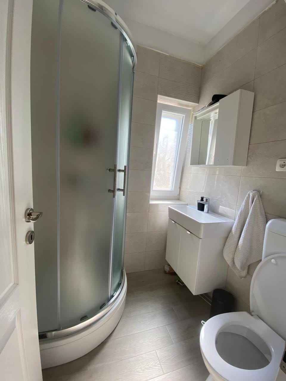 Shower, Toilet, Bathroom, Bath, towels