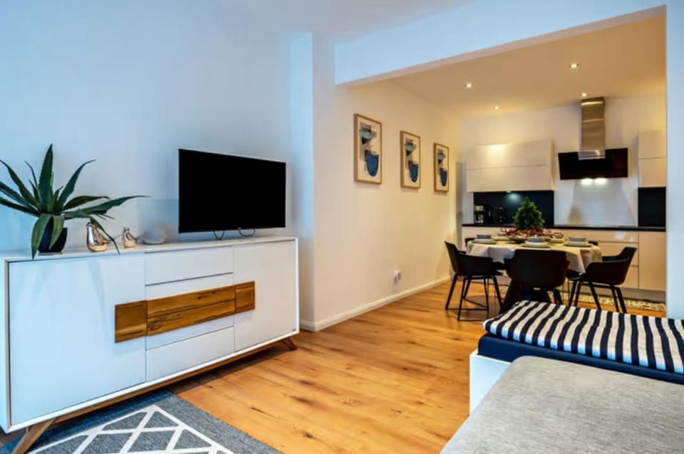 Communal lounge/ TV room, Living room, Seating area, Dining area