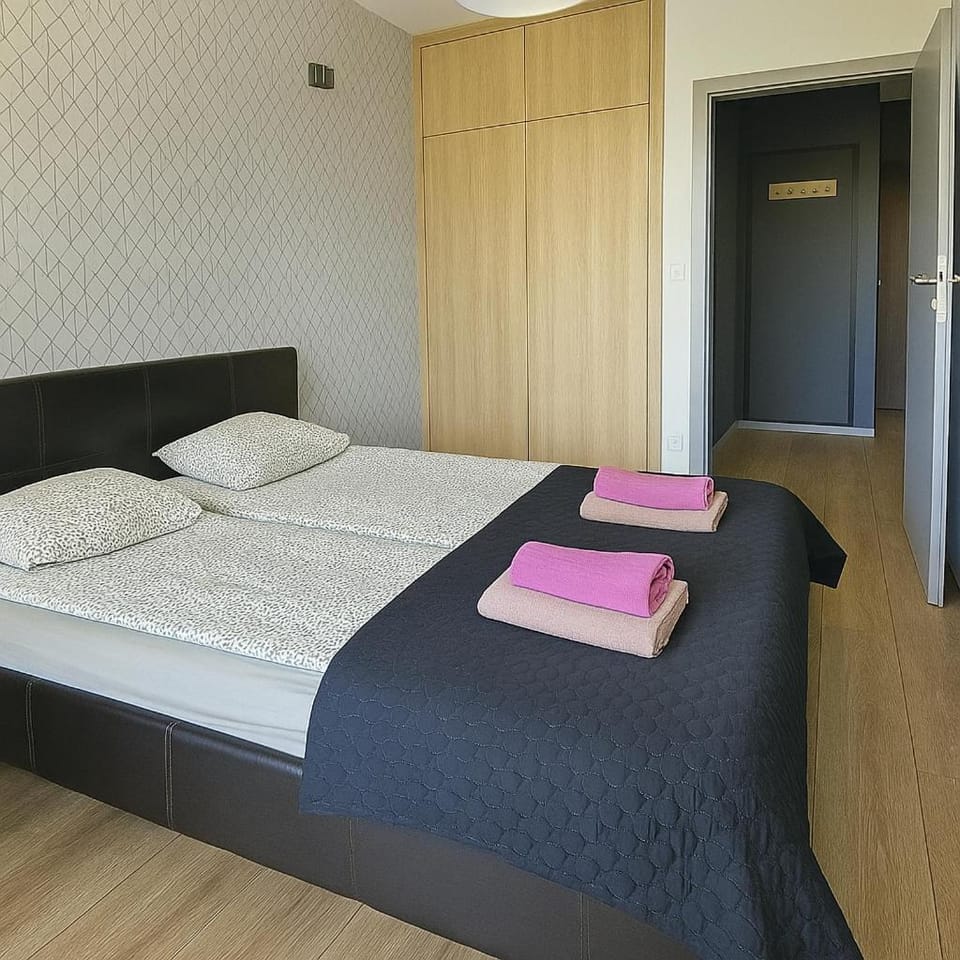Bed, Photo of the whole room, Bedroom, towels, wardrobe