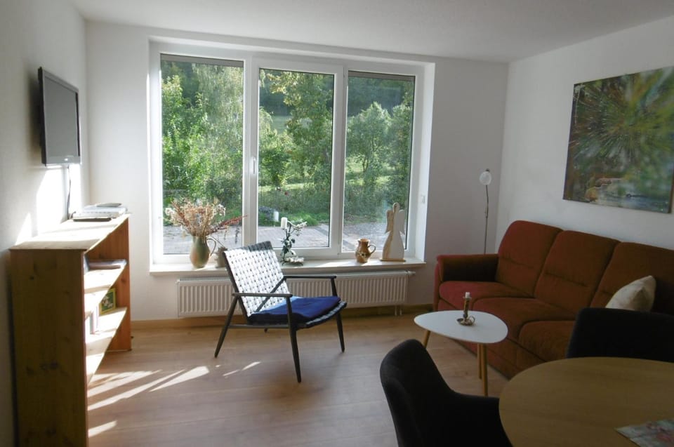 Communal lounge/ TV room, TV and multimedia, Living room, Seating area, Evening entertainment