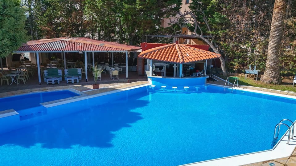 Swimming pool, Swimming pool