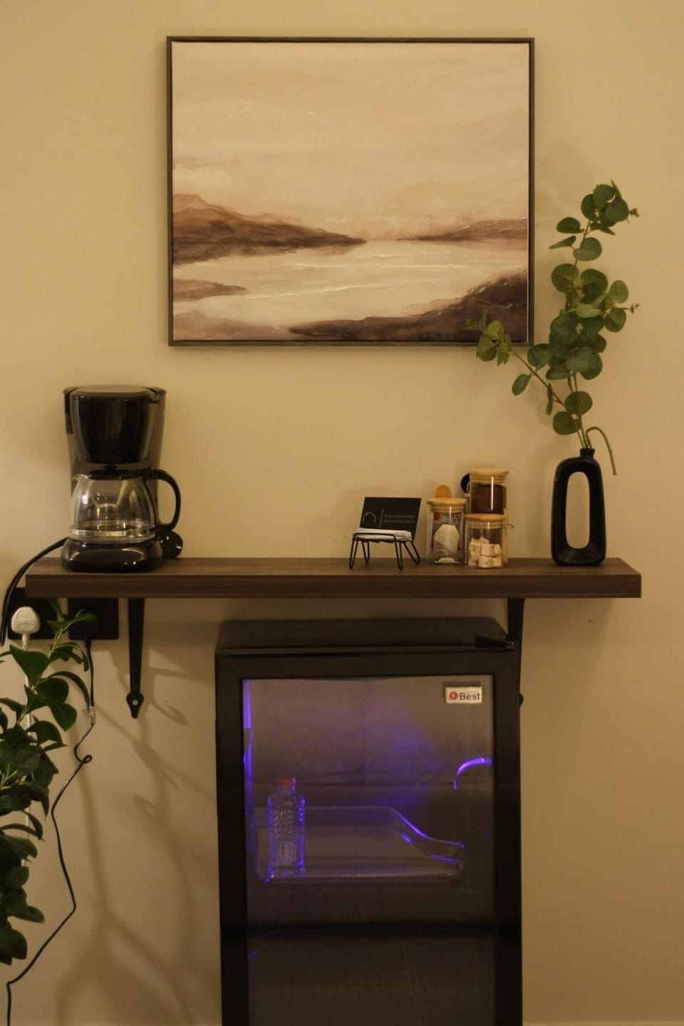 Coffee/tea facilities, minibar