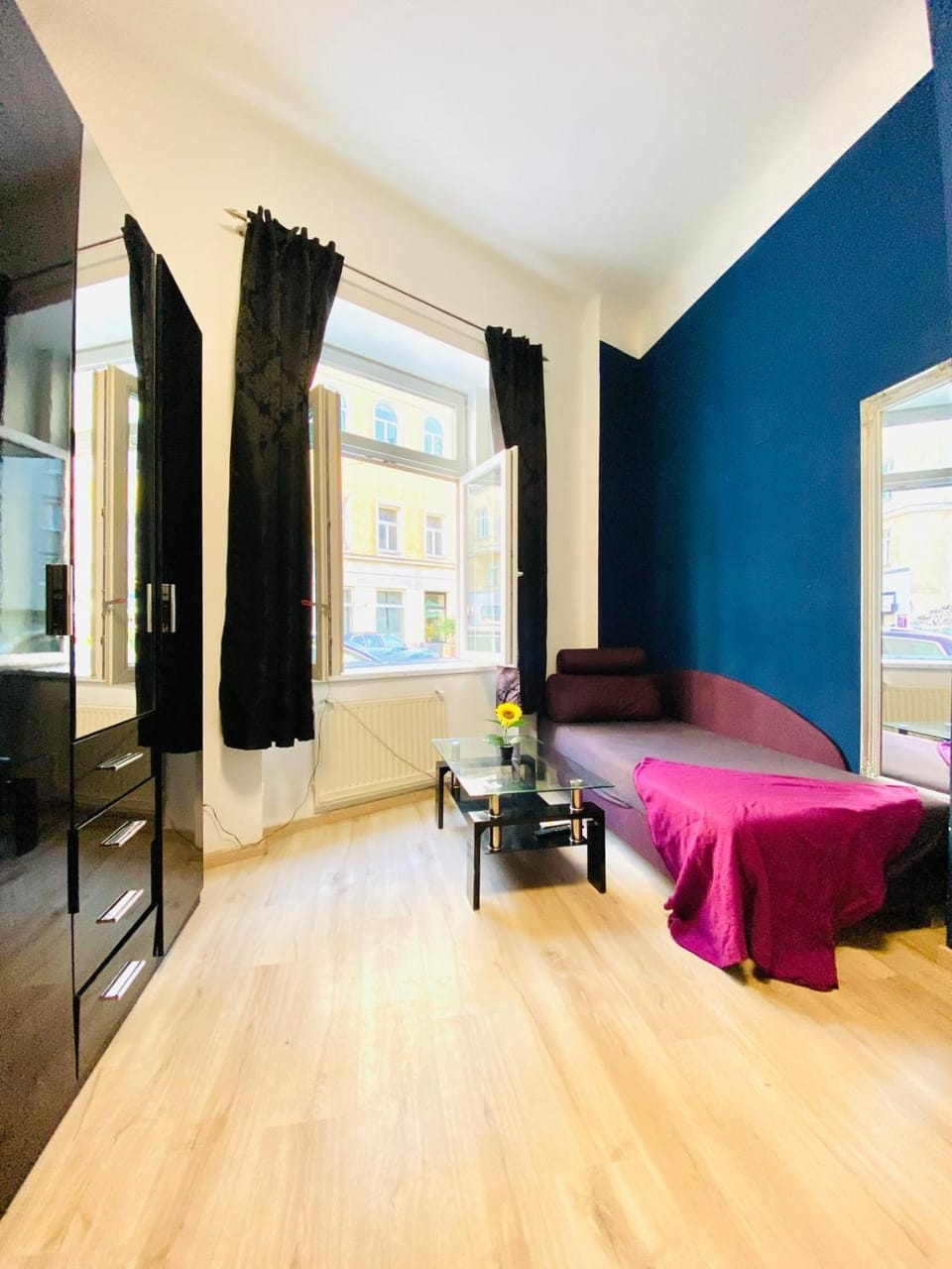 Bed, Seating area, Bedroom
