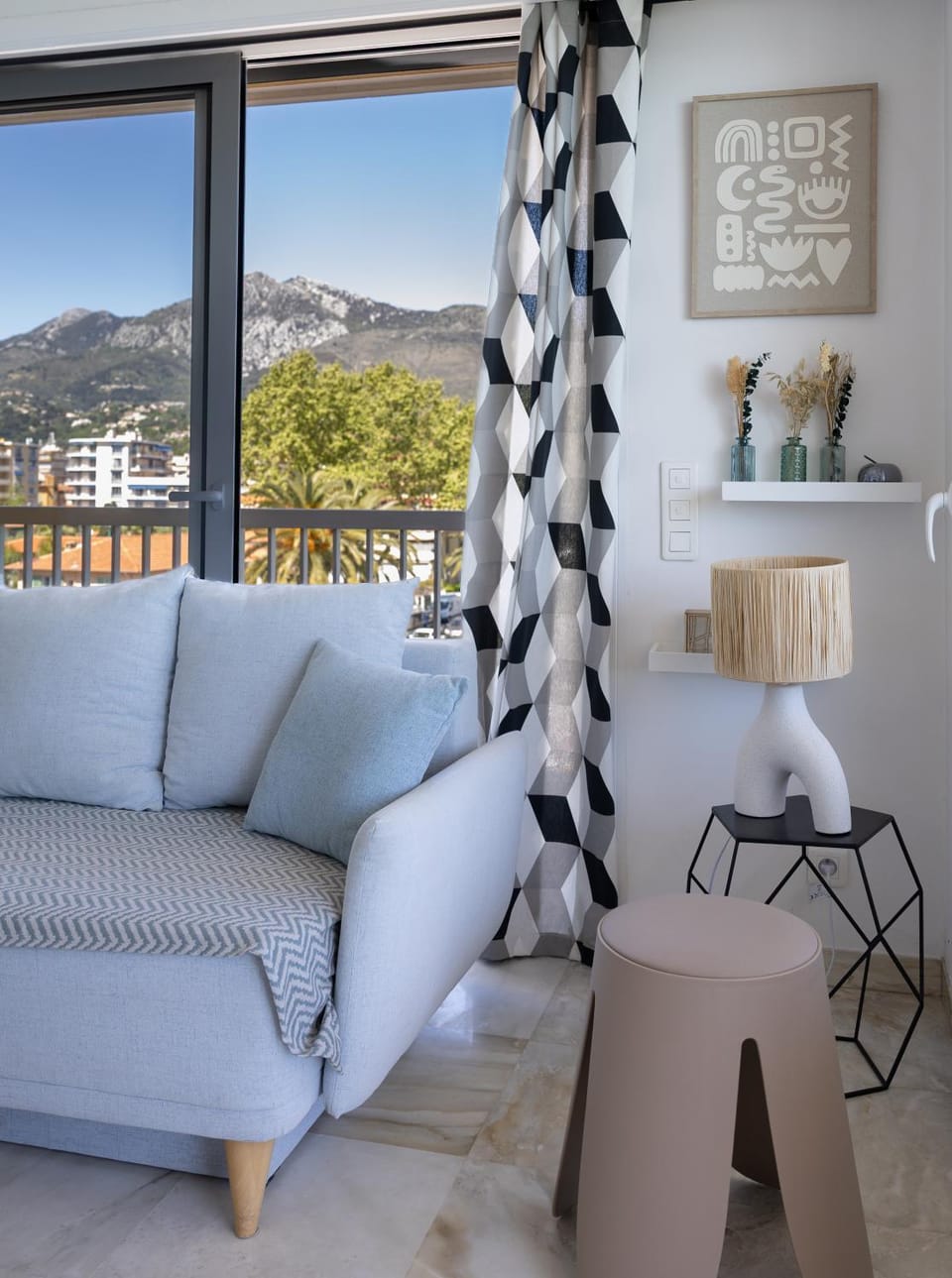 Living room, Mountain view