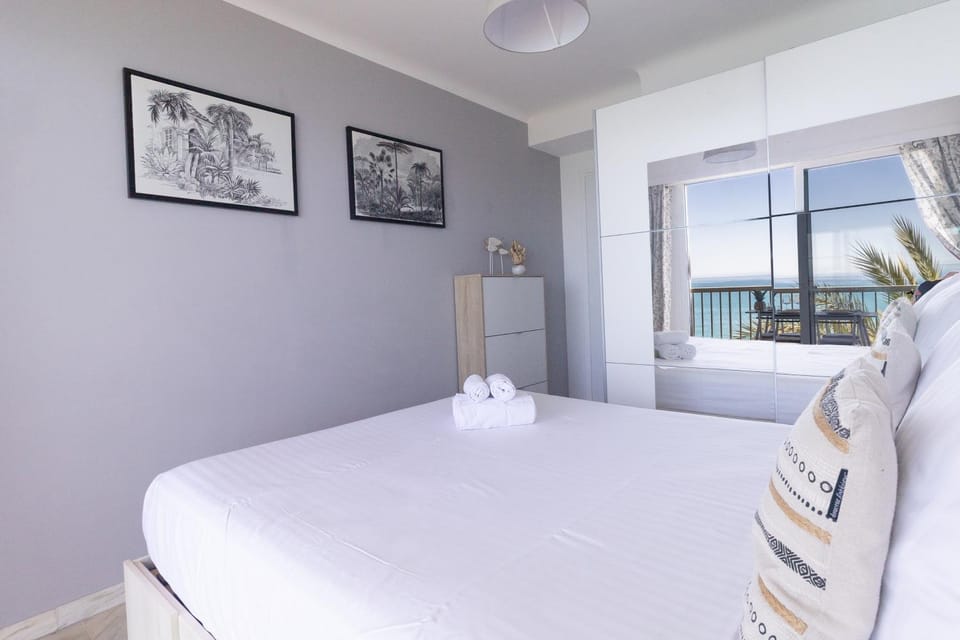 Bed, Photo of the whole room, Sea view