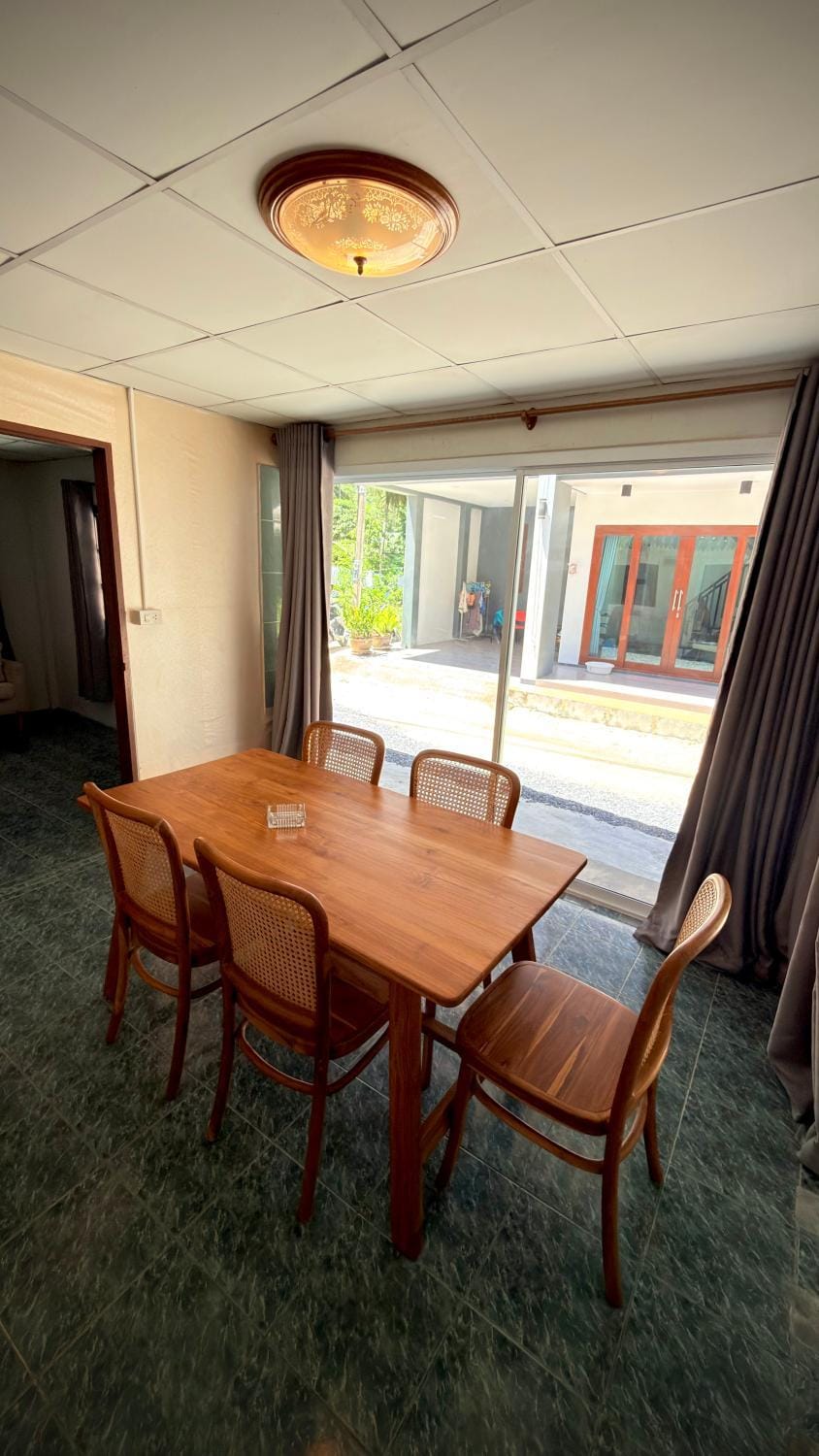Seating area, Dining area
