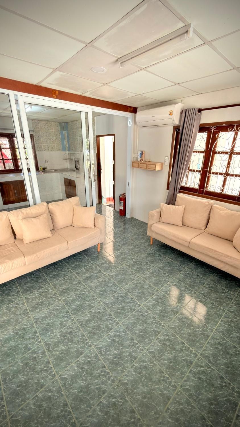 Living room, Seating area, air conditioner