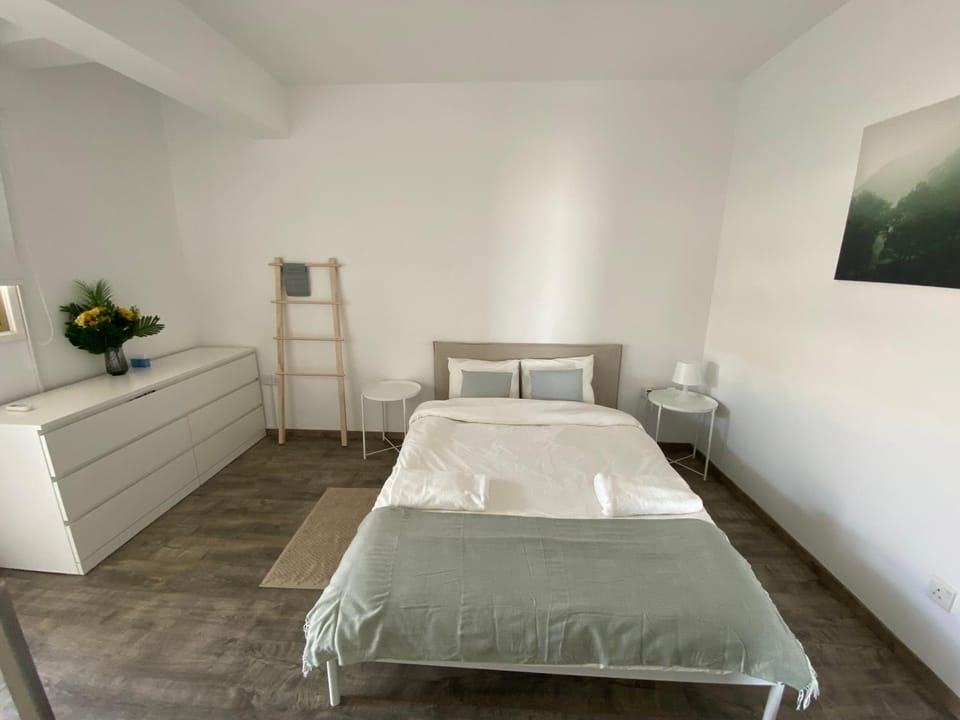 Luxurious Penthouse in Larnaca Center 300m From The Beach Apartment in Larnaca