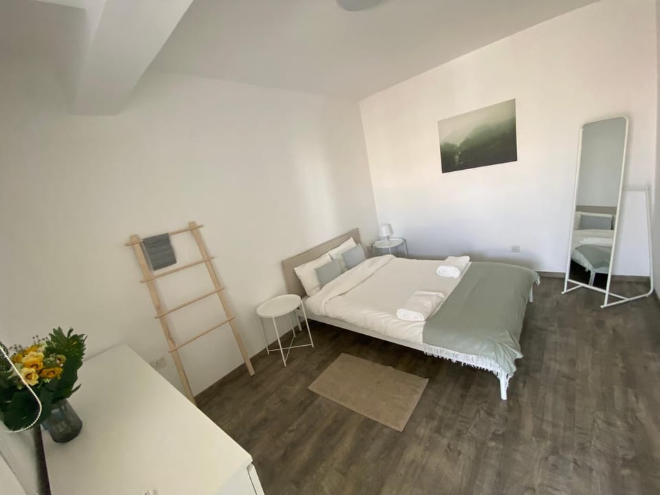 Luxurious Penthouse in Larnaca Center 300m From The Beach Apartment in Larnaca