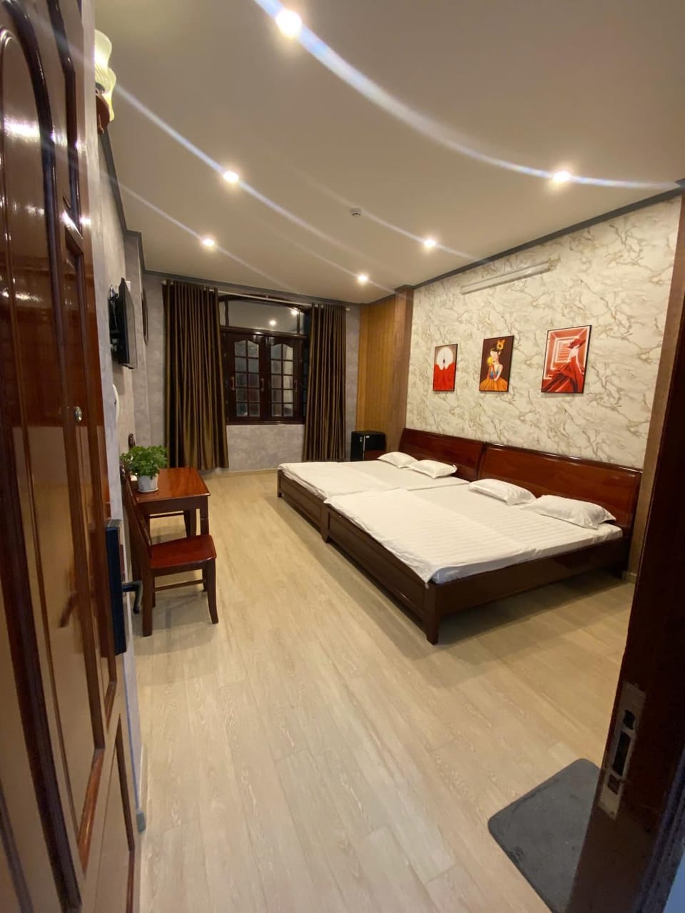 Bed, TV and multimedia, Photo of the whole room, Seating area, Bedroom
