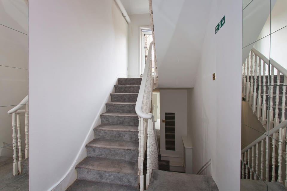 Queens park Maida Vale 3 bed modern Family Appartment with balcony! Apartment in City of Westminster