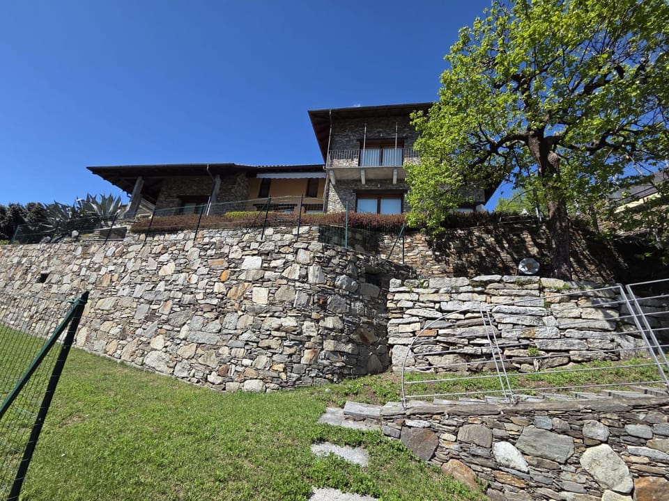 Property building, Facade/entrance, Off site