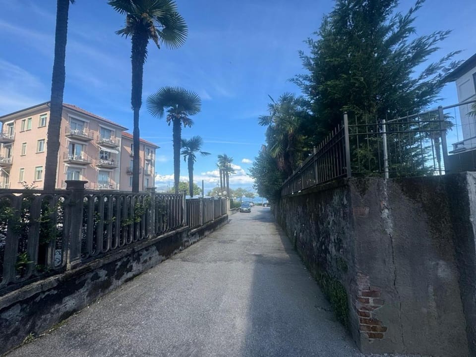 Terrace Lake Maggiore Apartment in Baveno