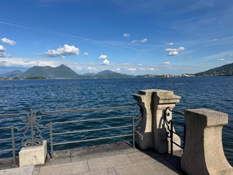 Terrace Lake Maggiore Apartment in Baveno
