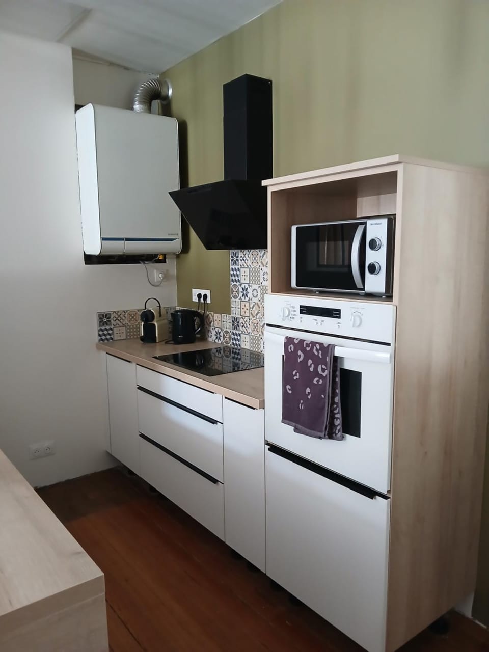 Kitchen or kitchenette, oven, stove