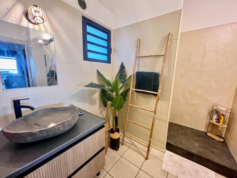 Shower, Bathroom, towels