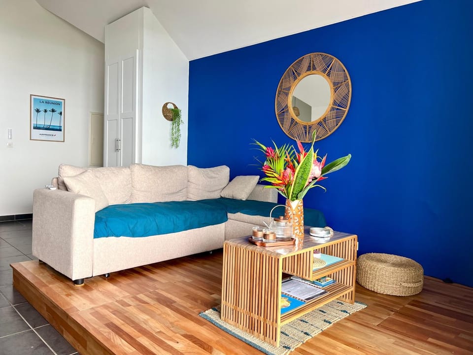 Vue mer & montagne, plage et centre à pied Apartment in Saint-Leu