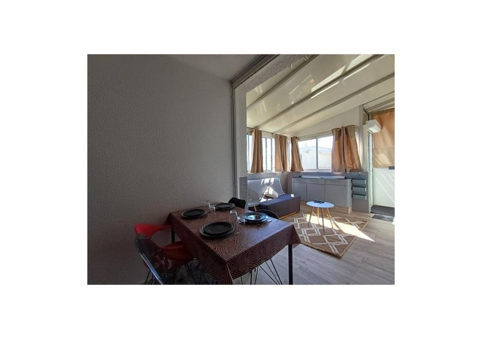 Living room, Seating area, Dining area, Beach, Meals