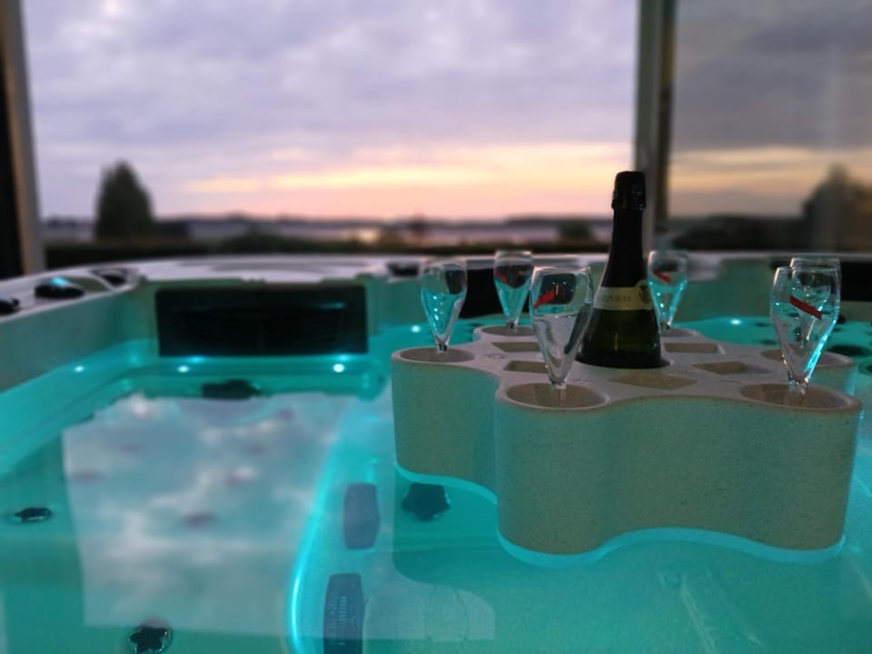 Hot Tub, Hot Tub, View (from property/room), Spa and wellness centre/facilities