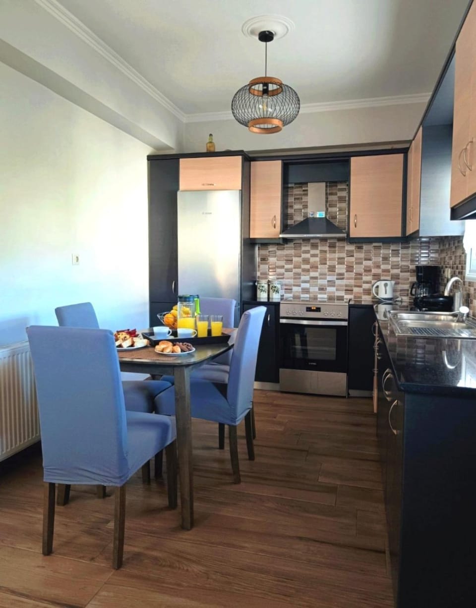 Giota's apartment 100m fro the beach Apartment in Karavomylos