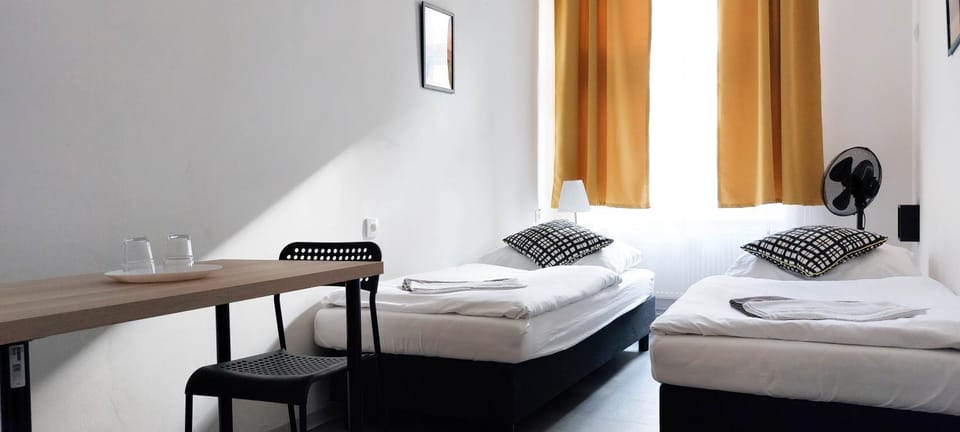 Bed, Photo of the whole room, towels