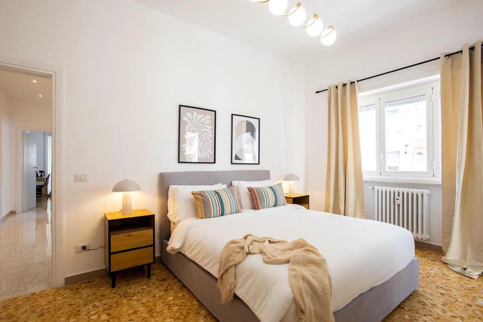 Bed, Photo of the whole room, internet, towels