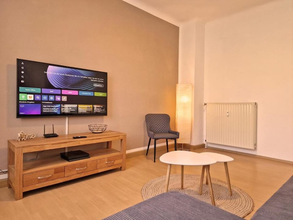 TV and multimedia, Living room, Seating area, internet