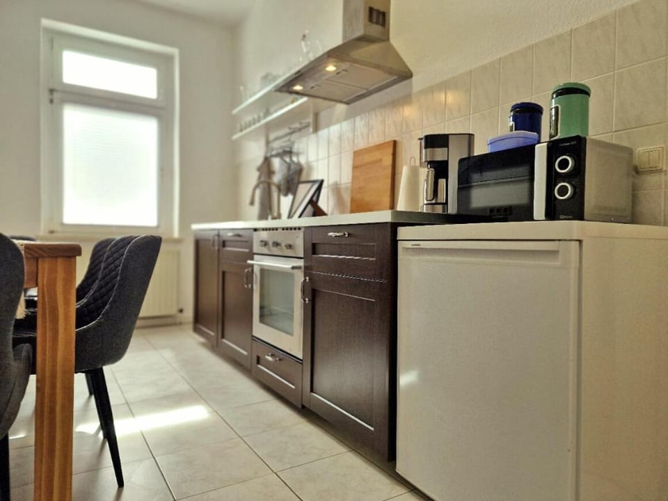 Coffee/tea facilities, Kitchen or kitchenette, dishwasher, oven, stove