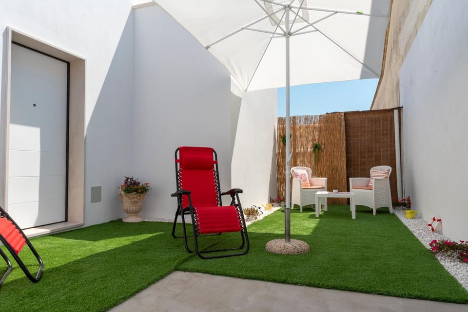 Garden, Solarium, Balcony/Terrace