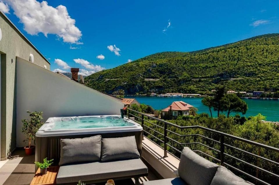Natural landscape, View (from property/room), Balcony/Terrace