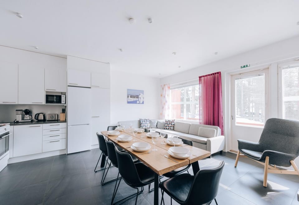 Kitchen or kitchenette, Seating area, Dining area