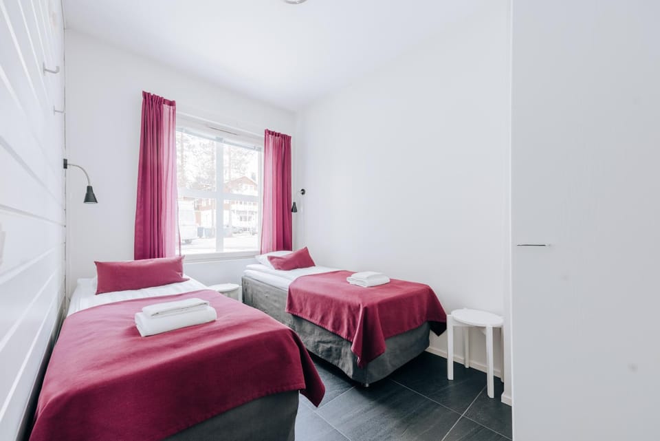 Bed, Photo of the whole room, Bedroom, towels