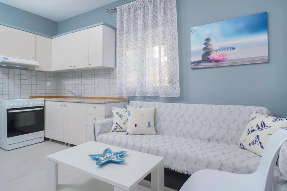 Las sirenas maisonnettes by the beach groundfloor and semi basement Apartment in Thasos