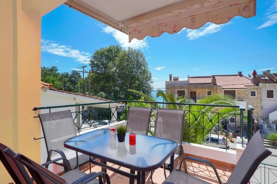 Las sirenas maisonnettes by the beach groundfloor and semi basement Apartment in Thasos