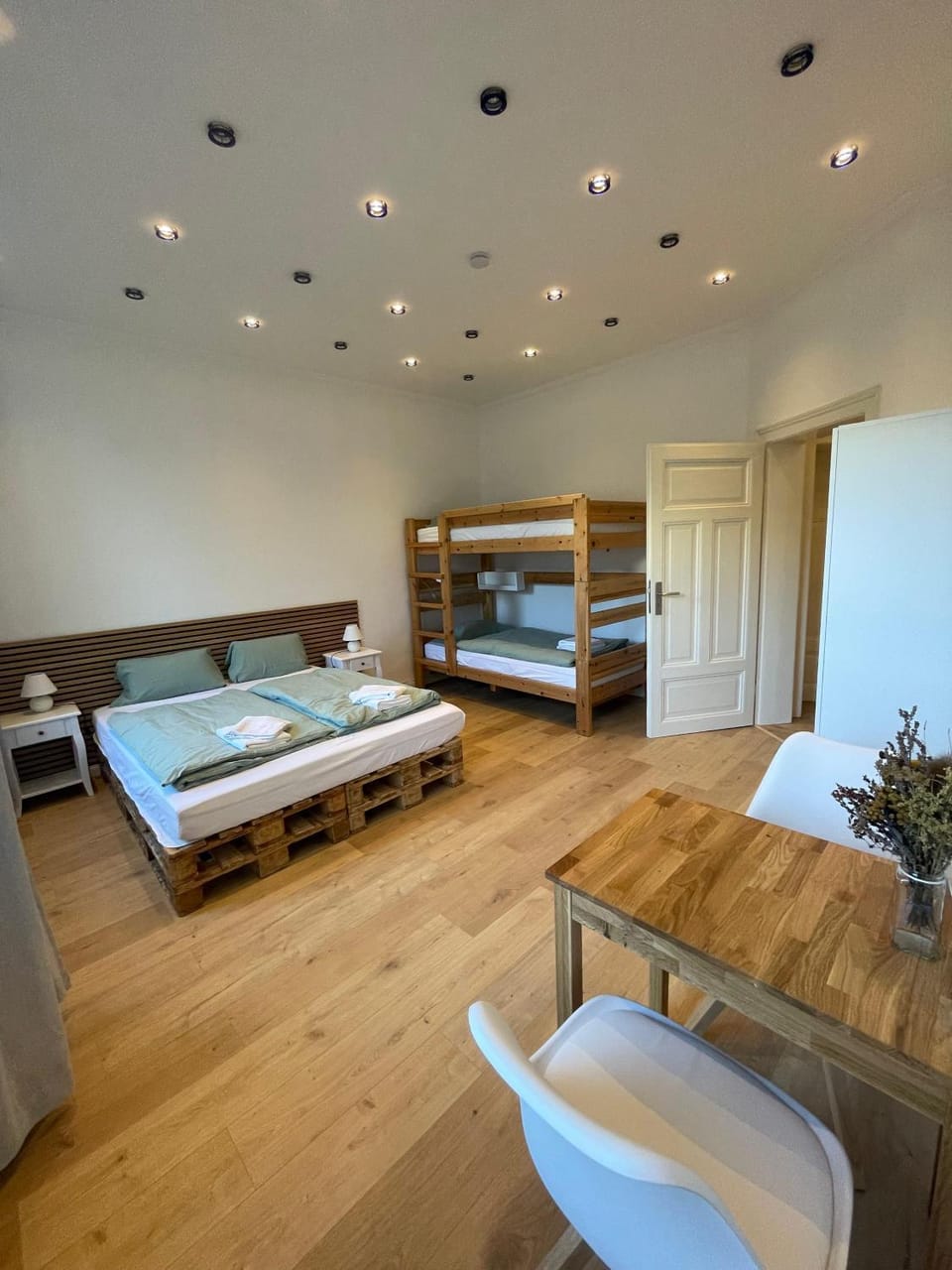Bedroom, bunk bed