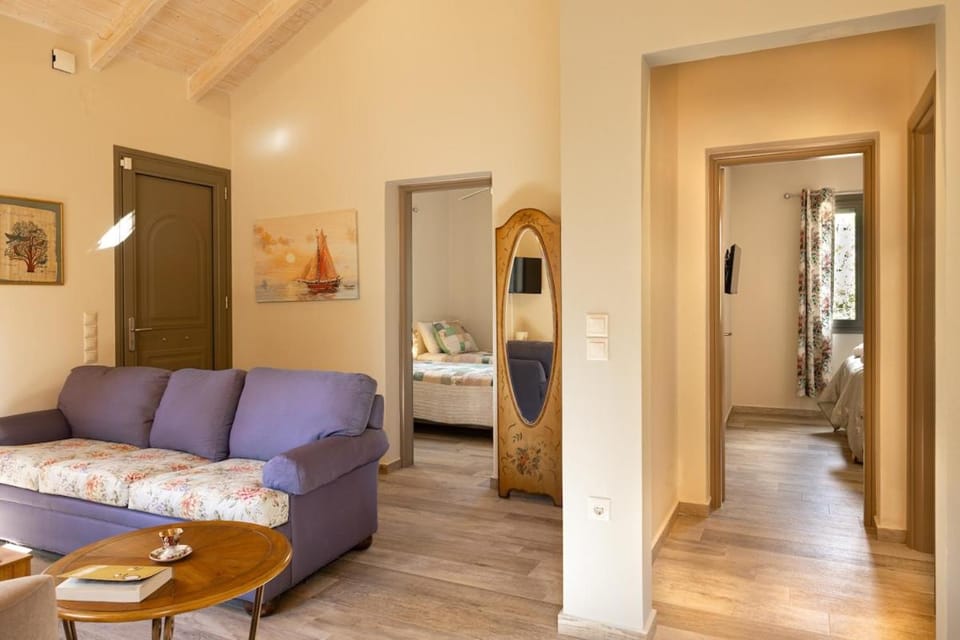 Bed, Living room, Photo of the whole room, Seating area, Bedroom