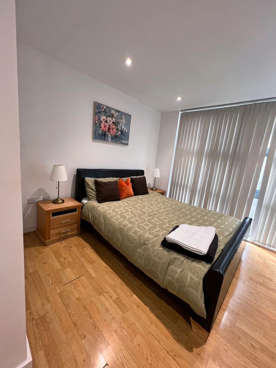 Bright city escape in Canary wharf Apartment in London