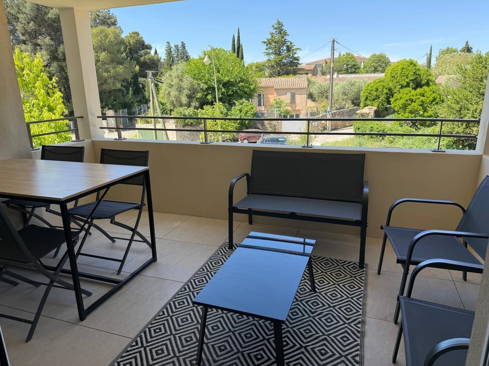 Appartement neuf piscine de standing Uzes à pied Apartment in Uzes