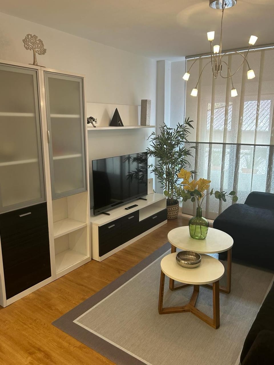 Communal lounge/ TV room, TV and multimedia, Living room, Seating area, Evening entertainment