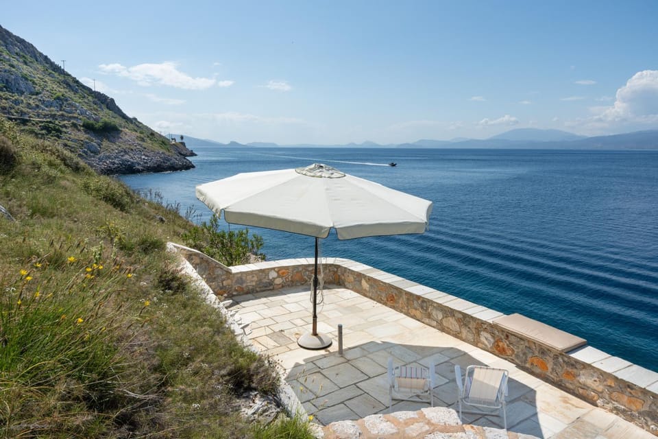 Aqua Vista Apartments with private seafront Apartment in Islands