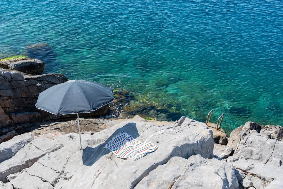 Aqua Vista Apartments with private seafront Apartment in Islands