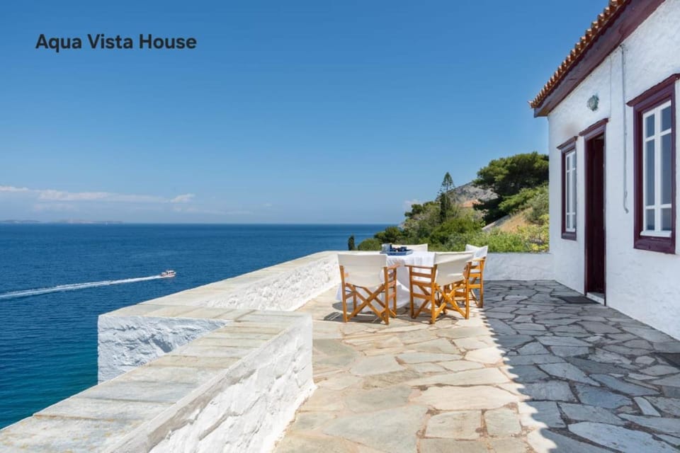Aqua Vista Apartments with private seafront Apartment in Islands