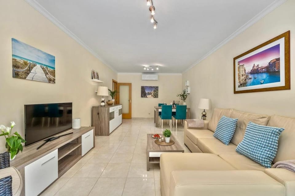 Communal lounge/ TV room, TV and multimedia, Living room, Seating area