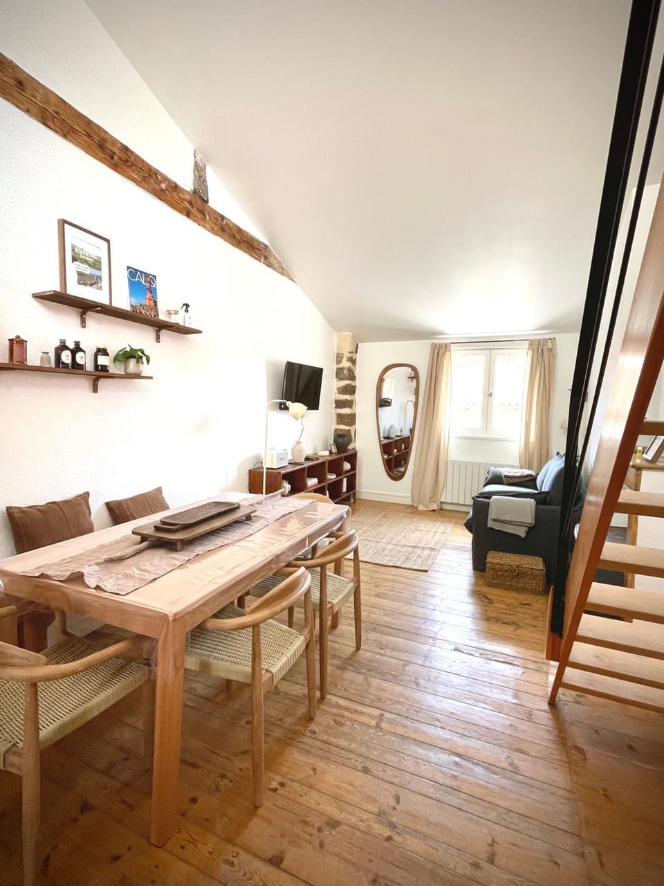 Seating area, Dining area