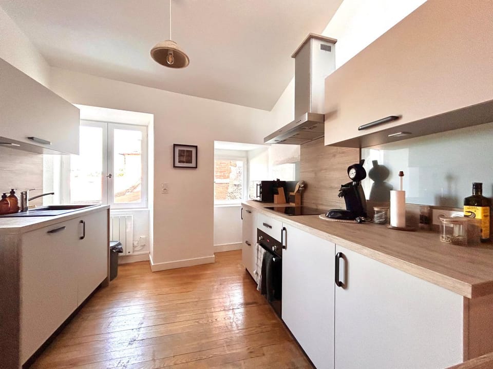 Kitchen or kitchenette, dishwasher, oven, stove