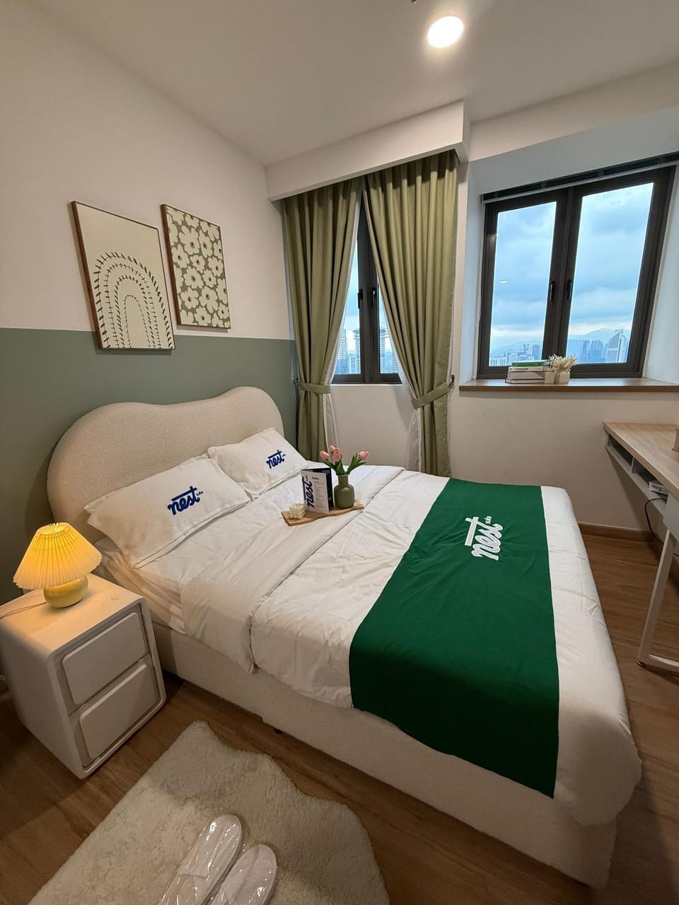 Bed, Bedroom, towels