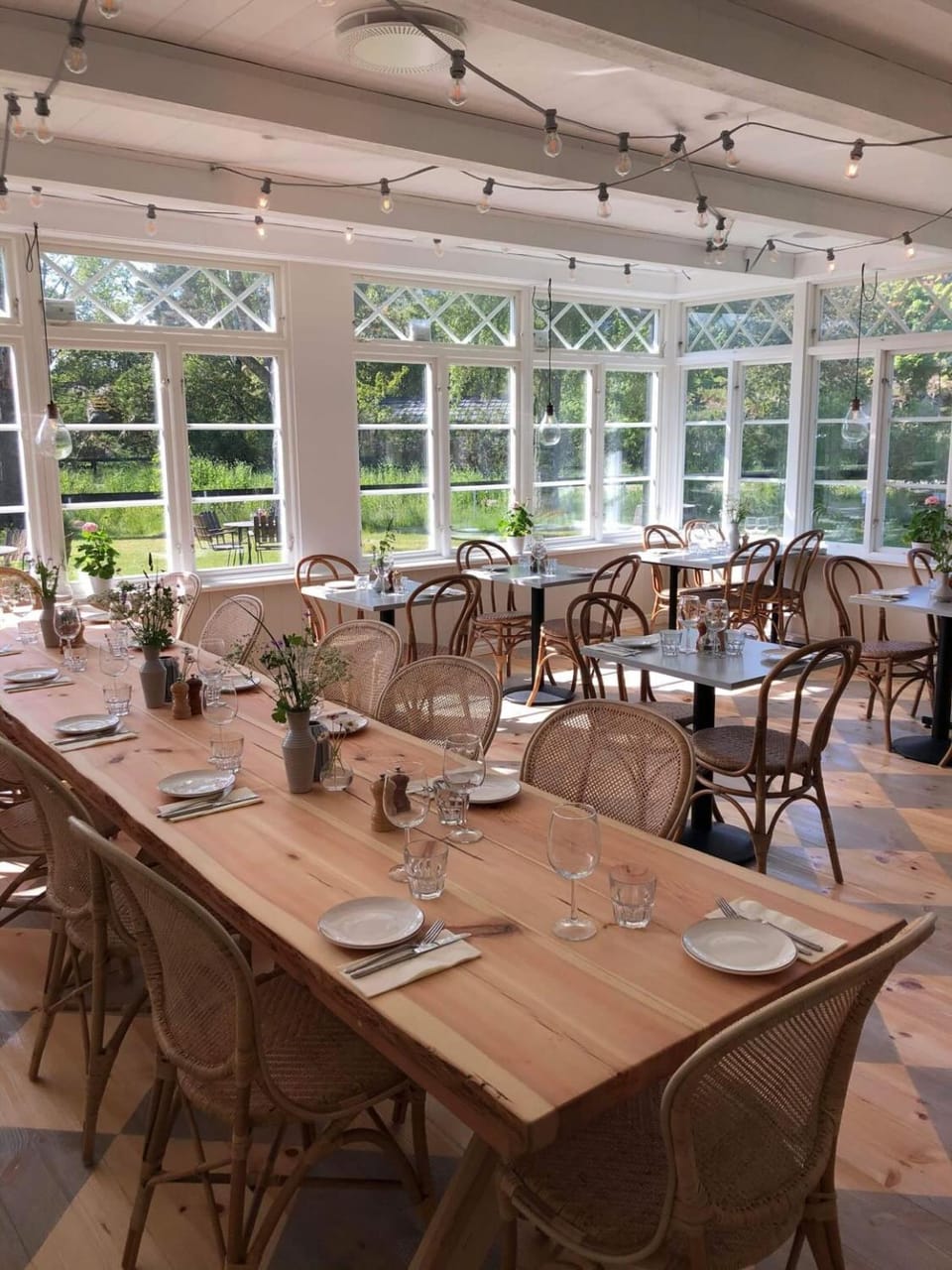 Restaurant/places to eat, Restaurant/places to eat, Food and drinks
