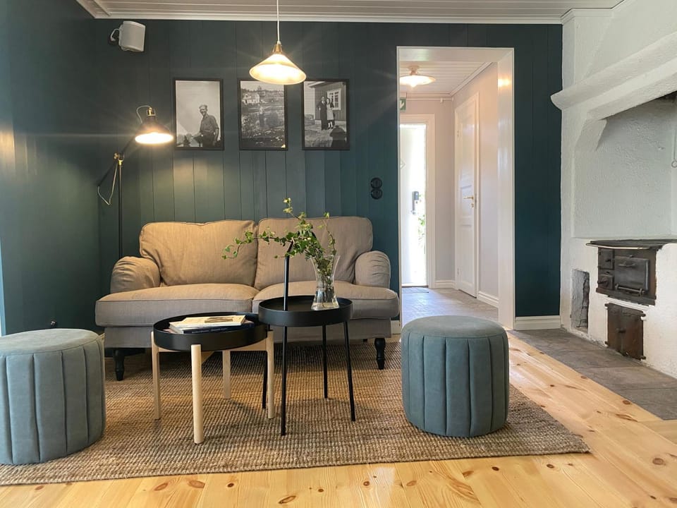 Communal lounge/ TV room, Living room, Seating area