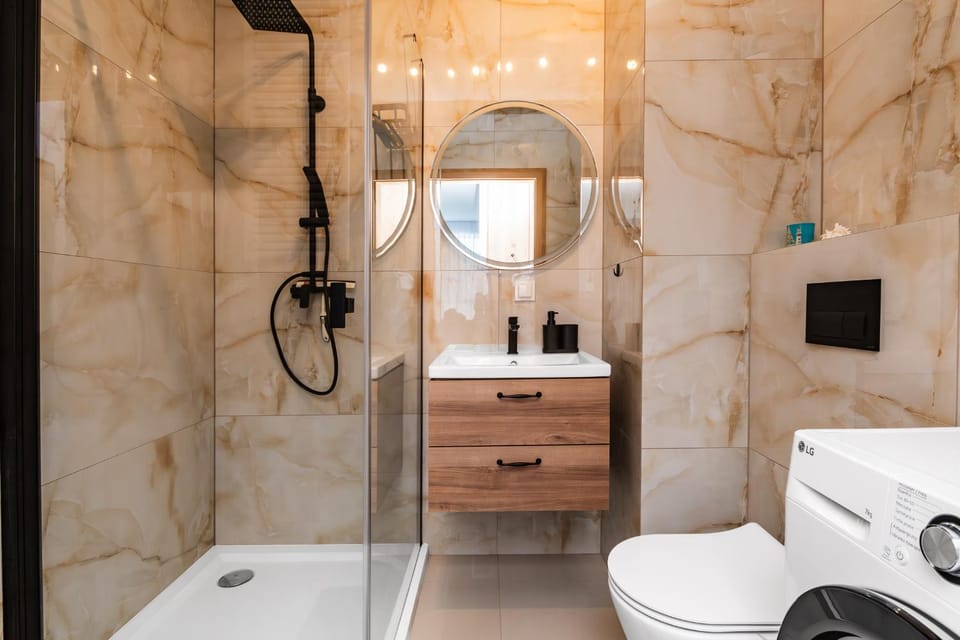 Shower, Toilet, Bathroom, Bath, towels, washing machine, dryer