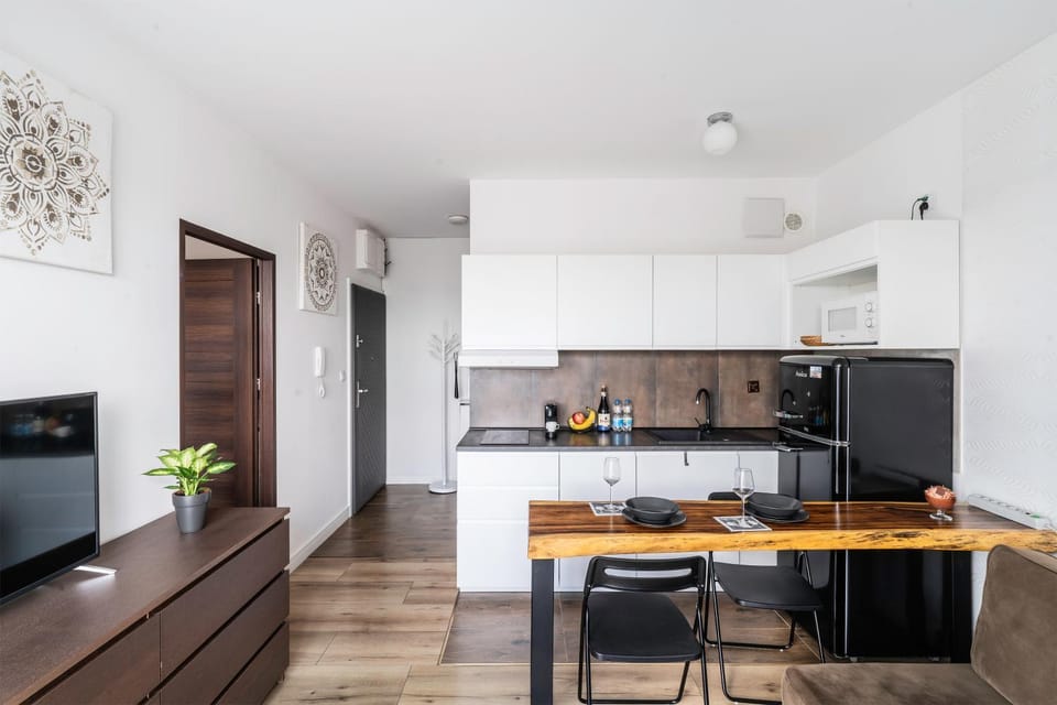 Kitchen or kitchenette, Dining area, dishwasher, stove